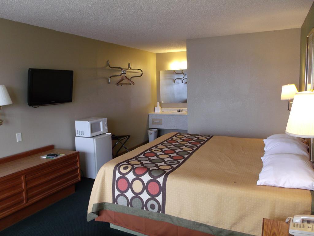 Budgetel Inn & Suites Butler Exterior foto